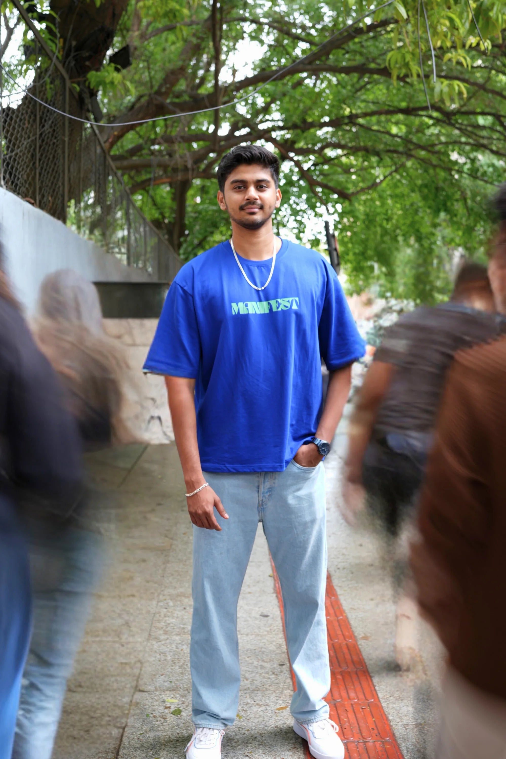 Model wearing Manifest Royal Drift blue oversized tee – Cooleo India